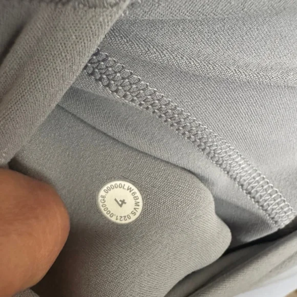 Lululemon Nulu Align 7" Inseam Lululemon Hemmed Shorts - Picture 5 of 5